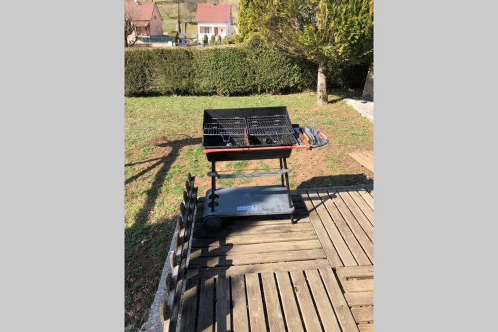 Logement Au Calme Dans Une Maison. Moirans-en-Montagne Zewnętrze zdjęcie