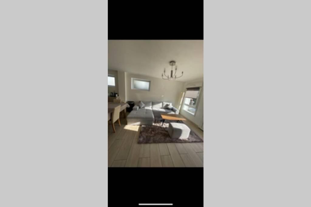 Logement Au Calme Dans Une Maison. Moirans-en-Montagne Zewnętrze zdjęcie