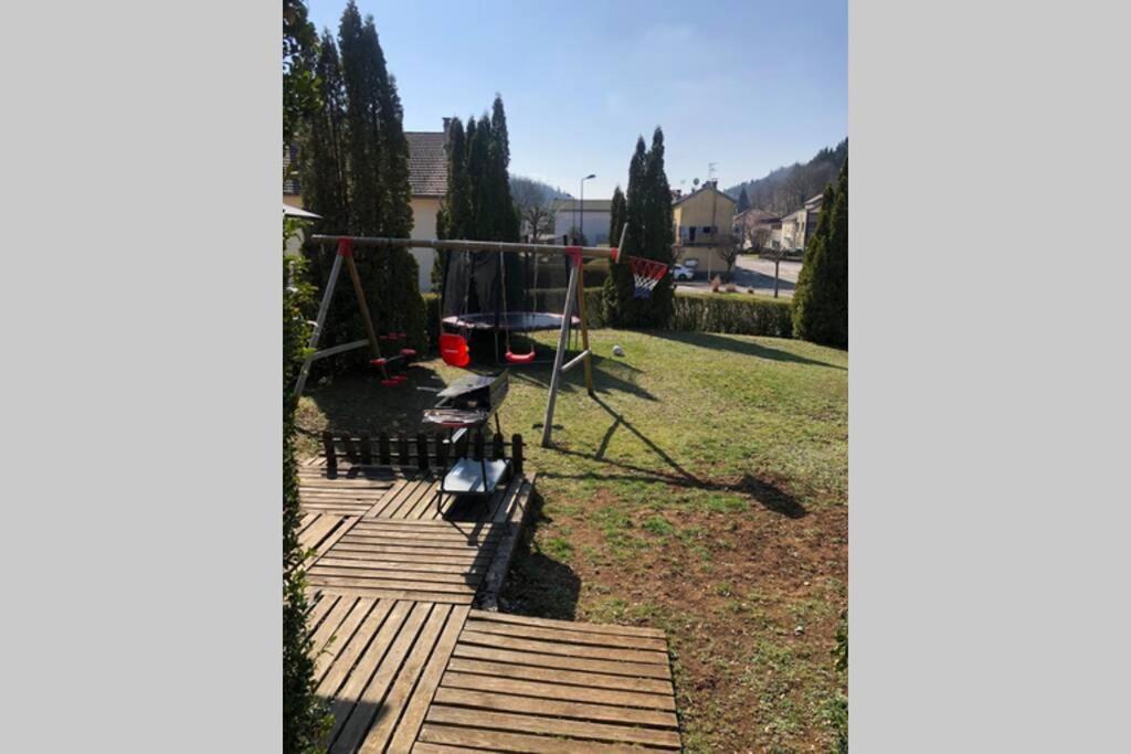 Logement Au Calme Dans Une Maison. Moirans-en-Montagne Zewnętrze zdjęcie