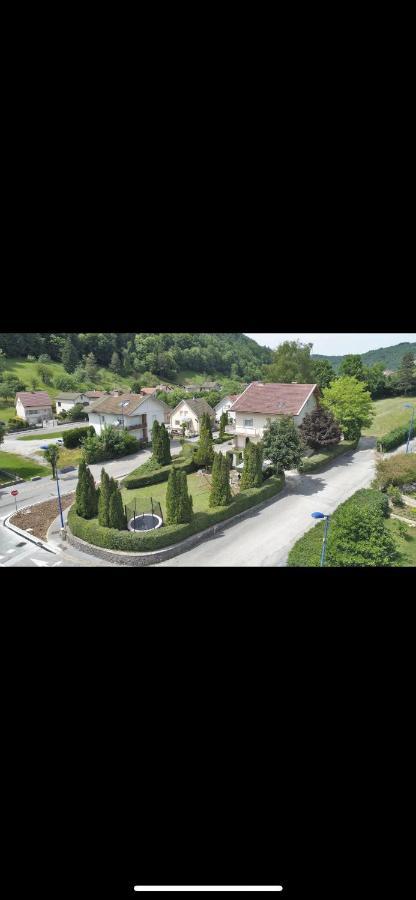 Logement Au Calme Dans Une Maison. Moirans-en-Montagne Zewnętrze zdjęcie