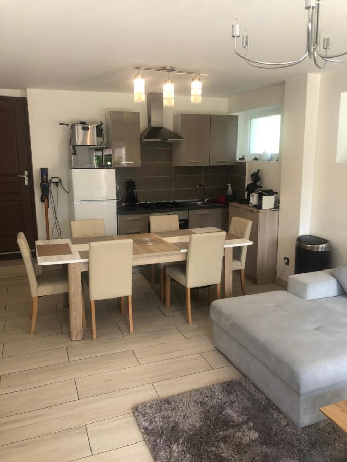 Logement Au Calme Dans Une Maison. Moirans-en-Montagne Zewnętrze zdjęcie